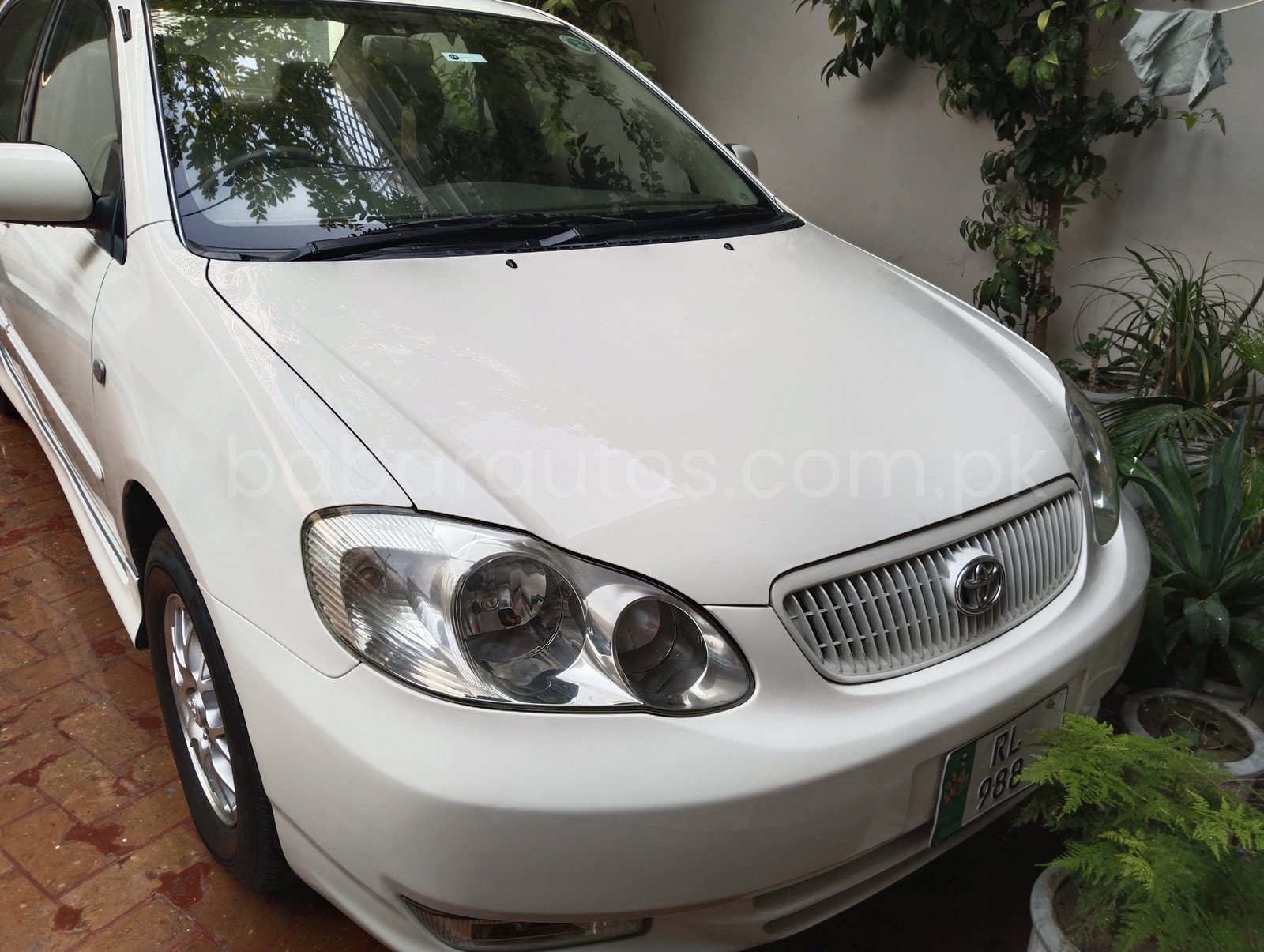 Toyota Corolla SE Saloon 2004