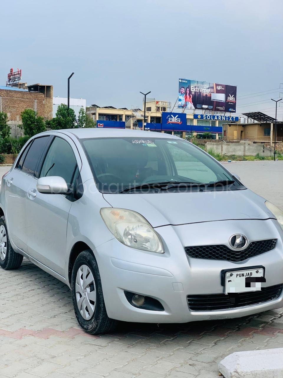 Toyota vitz 8/13